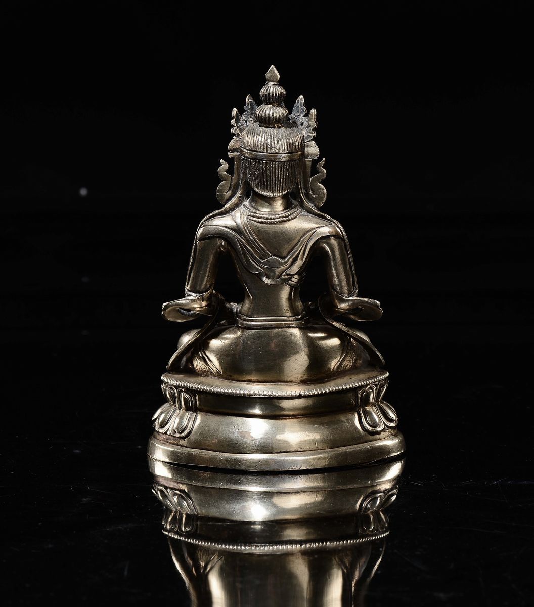 Figura di Amitayus, bronzo argentato con innesti di pietre dure, Tibet, XVIII secolo
