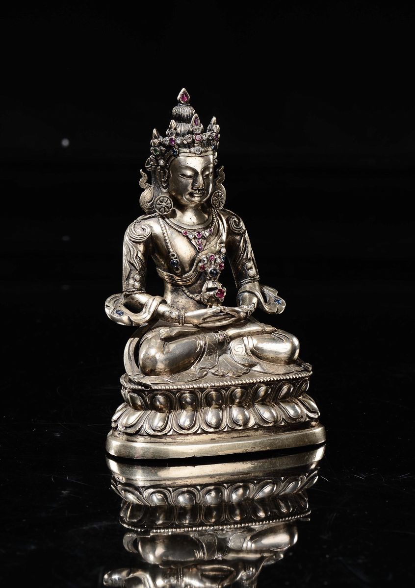 Figura di Amitayus, bronzo argentato con innesti di pietre dure, Tibet, XVIII secolo