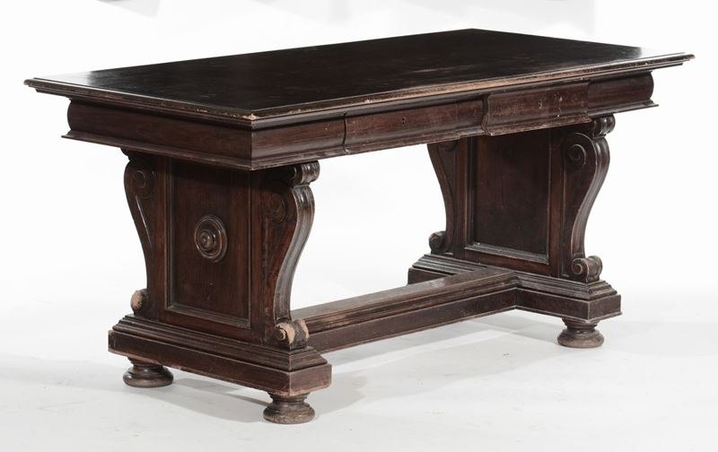 Tavolo da centro in legno patinato in stile rinascimento, fine XIX secolo-inizio XX  - Asta Antiquariato e Dipinti Antichi - I - Cambi Casa d'Aste