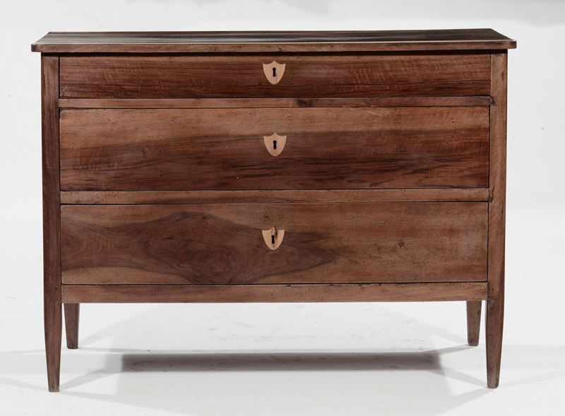 Cassettone in noce a tre cassetti in linea, Toscana, XIX secolo  - Auction Furnishings from the mansions of the Ercole Marelli heirs and other property - Cambi Casa d'Aste