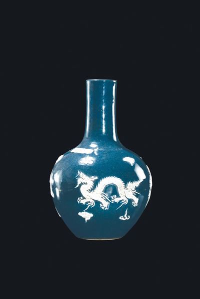 Vaso in Porcellana a Fondo Blu Notte con Fenice e Drago tra le Nuvole, Cina, Dinastia Qing, Fine ...