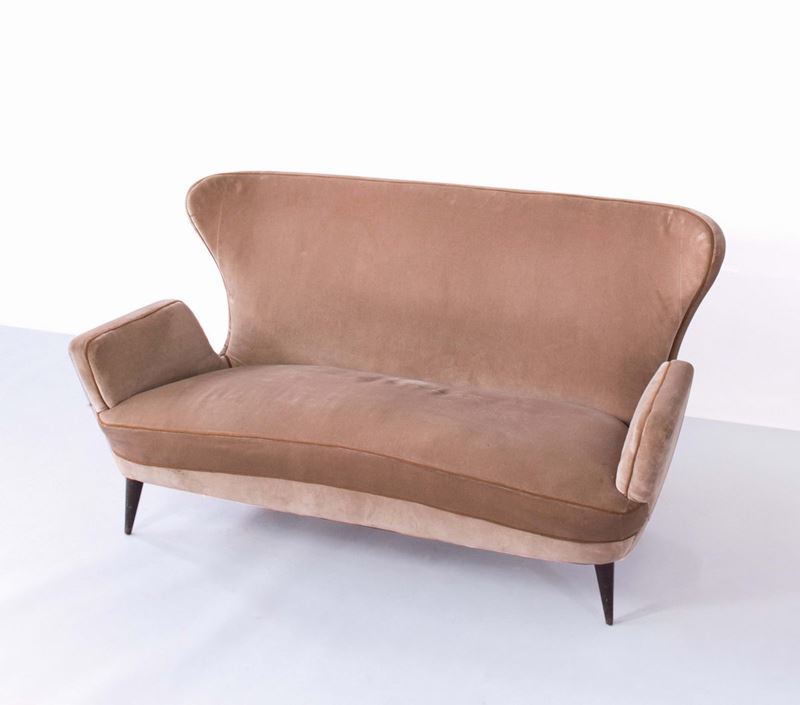 Divano con gambe troncoconiche e struttura in legno  - Asta Design - IV - Cambi Casa d'Aste