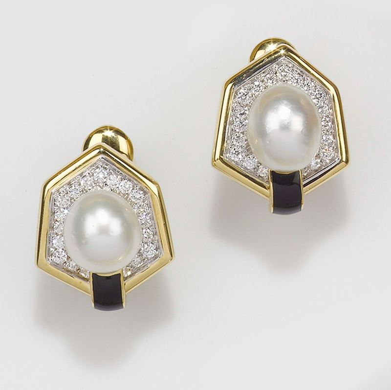 A pair of cultured pearl, diamond, enamel and gold earrings  - Auction Fine Jewels - II - Cambi Casa d'Aste