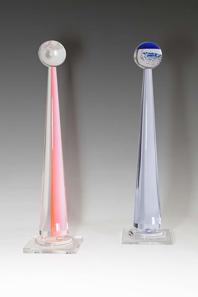 “lui e Lei” Coppia di Elementi Decorativi a Colonna in Plexiglass