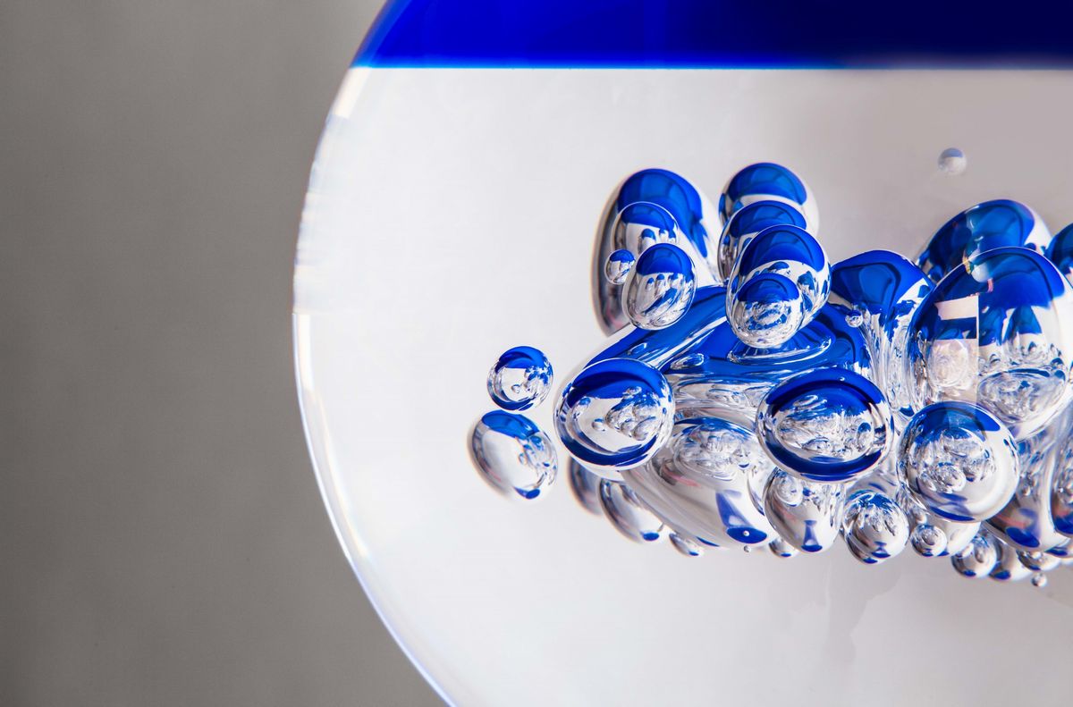 “lui e Lei” Coppia di Elementi Decorativi a Colonna in Plexiglass