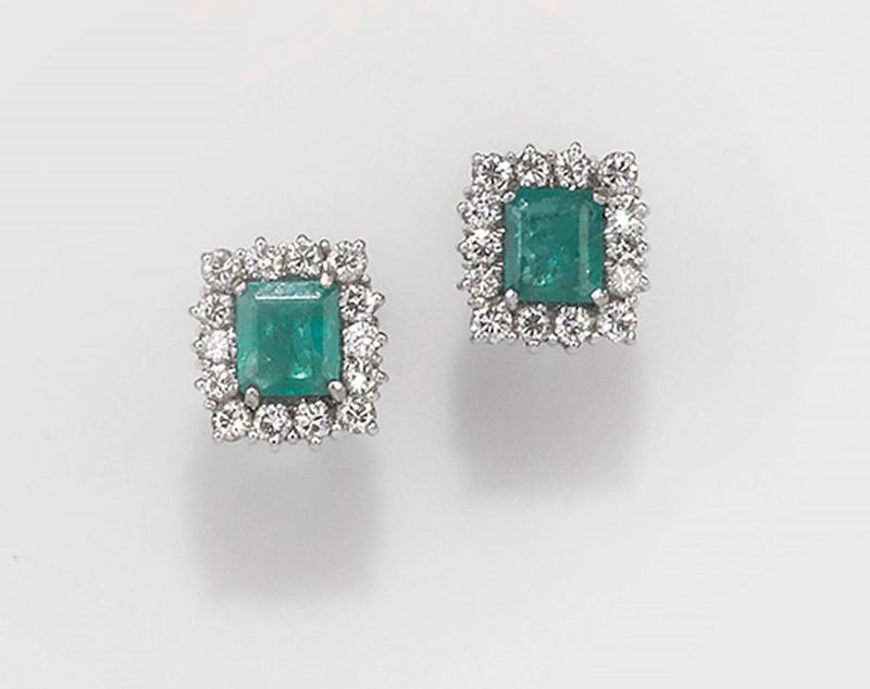 Orecchini con smeraldi e diamanti a contorno  - Asta Fine Jewels - II - Cambi Casa d'Aste