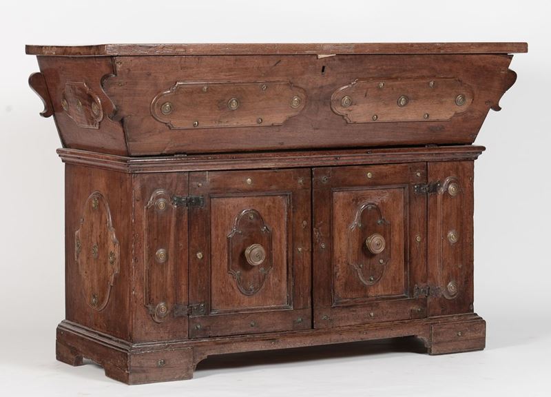 Piccola madia bolognese in noce, XVIII-XIX secolo  - Asta Antiquariato e Dipinti Antichi - I - Cambi Casa d'Aste