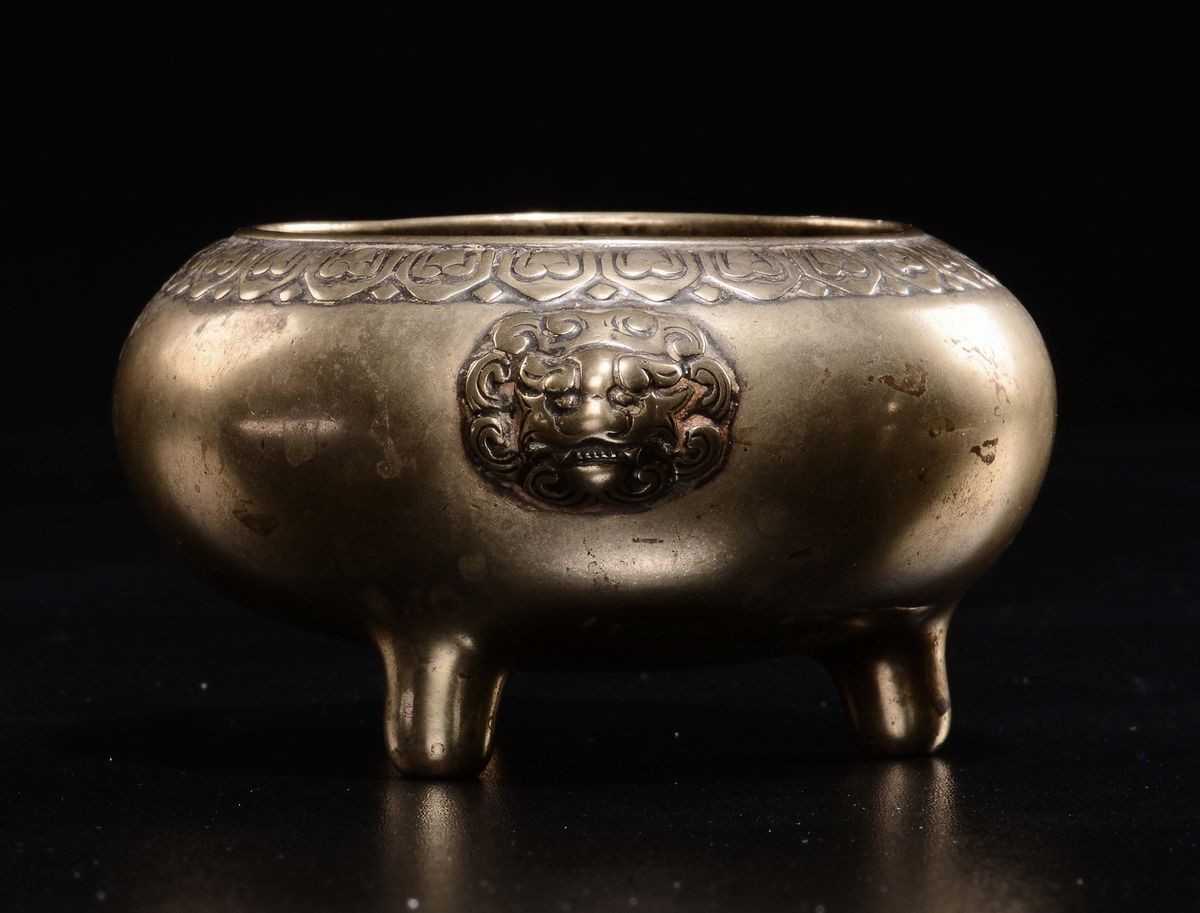 Incensiere Tripode in Bronzo Dorato, Cina, Dinastia Ming, XVII Secolo