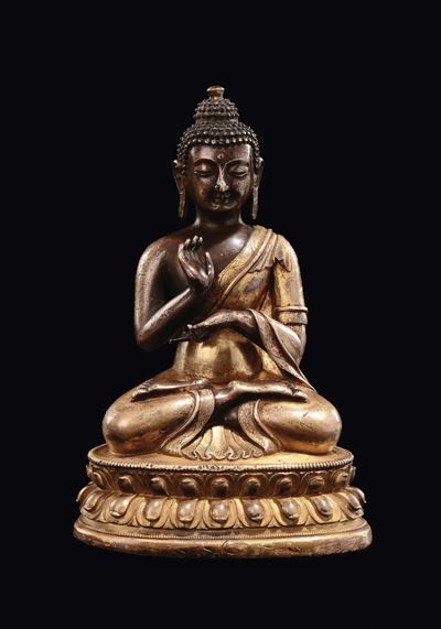 Buddha in Bronzo Dorato Seduto su Doppio Fiore di Loto, Cina, Dinastia Qing, Epoca Qianlong (1736...