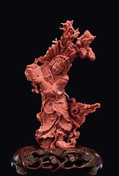 Figura di Guerriero Scolpita in Corallo con Vessilli, Cina, Inizio XX Secolo