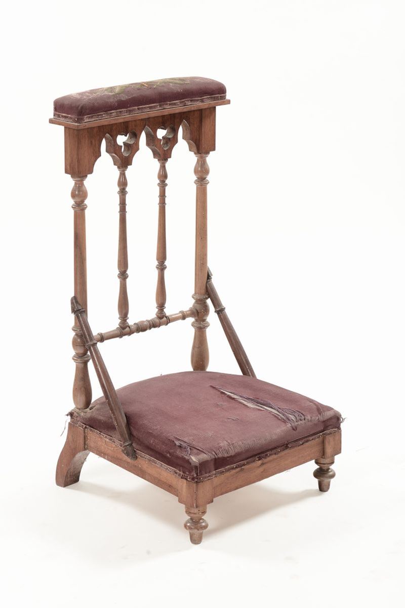 Inginocchiatoio imbottito in velluto rosso  - Asta Antiquariato e Dipinti Antichi - I - Cambi Casa d'Aste