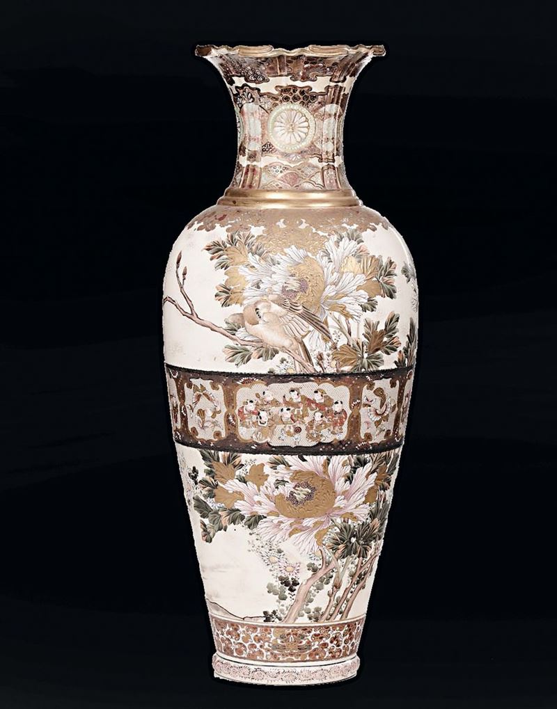 Vaso in porcellana Satsuma con decori vegetali, floreali ed uccelli, Giappone, fine XIX secolo  - Asta Chinese Works of Art - Cambi Casa d'Aste
