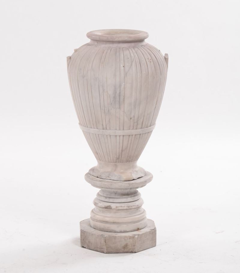Vaso in marmo bianco scolpito  - Auction Sculture Timed Auction - Cambi Casa d'Aste