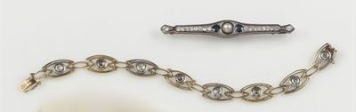 Lotto Composto da Bracciale con Diamanti e Zaffiri ed una Spilla Barrette