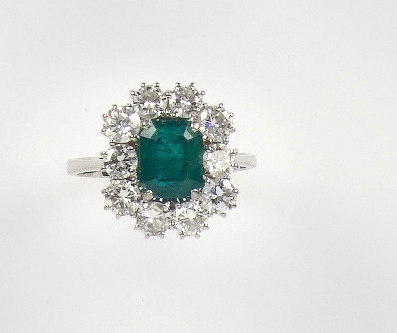 Anello con smeraldo e diamanti a contorno  - Asta Antiquariato e Dipinti Antichi - I - Cambi Casa d'Aste