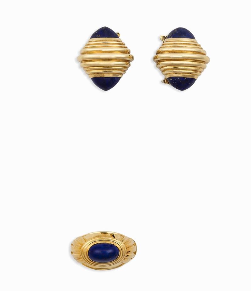 Boucheron, demi parure comprising a pair of gold and lapis lazuli earrings and a ring  - Auction Fine Art - Cambi Casa d'Aste
