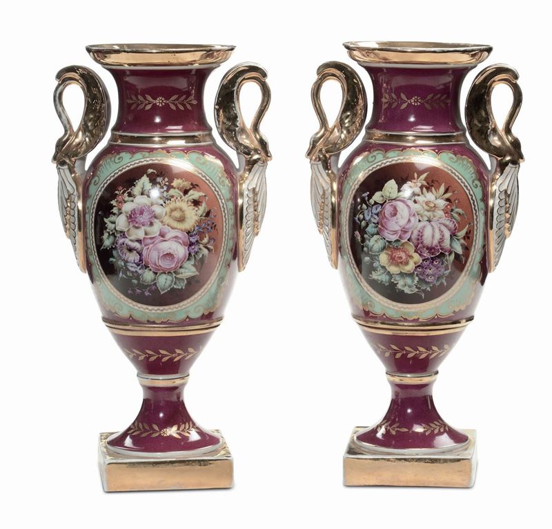 Coppia di vasi in porcellana policroma e dorata, XIX-XX secolo  - Asta Antiquariato e Dipinti Antichi - I - Cambi Casa d'Aste