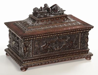 Cofanetto in Noce Intagliato e Lumeggiato in Oro, Firenze XIX Secolo