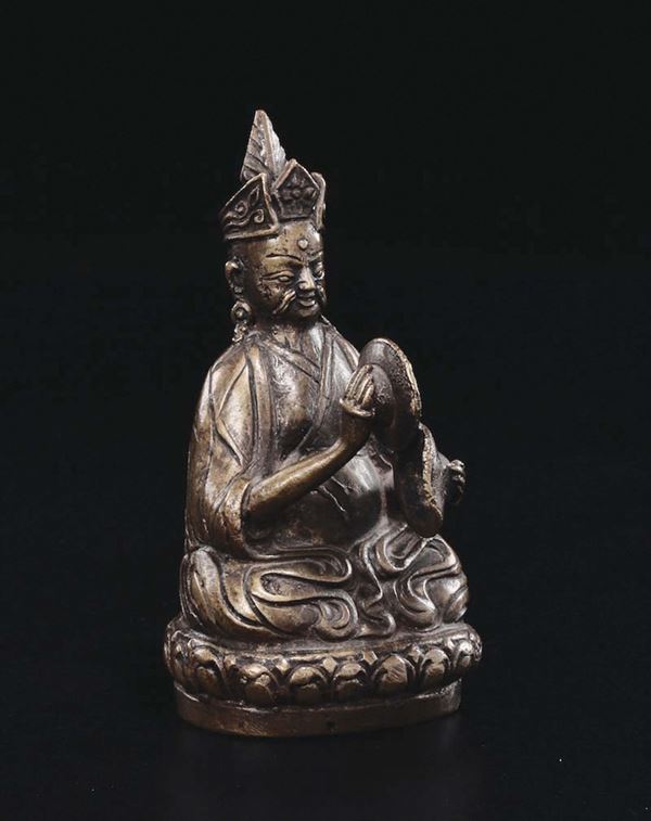 Figura di saggio musicante su fiore di loto in bronzo, Cina, Dinastia Qing, XIX secolo