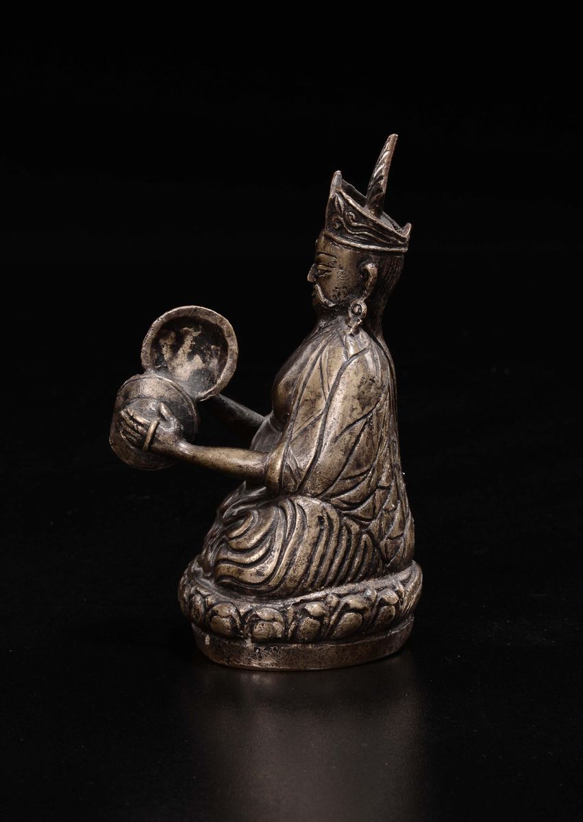 Figura di Saggio Musicante su Fiore di Loto in Bronzo, Cina, Dinastia Qing, XIX Secolo
