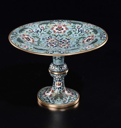 Alzata in Cloisonné con Decoro di Fiori di Loto, Cina, Dinastia Qing, XIX Secolo