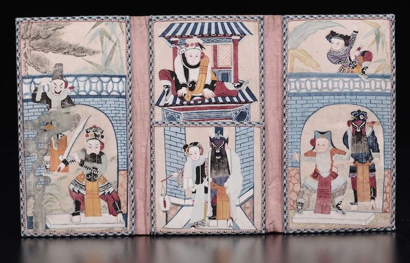 Ricami su seta raffiguranti scene teatrali, Giappone, XX secolo  - Asta Chinese Works of Art - Cambi Casa d'Aste