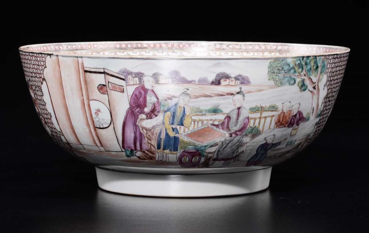 Bowl in Porcellana a Smalti Policromi con Scene di Vita di Corte, Cina, Dinastia Qing, Epoca Qian...
