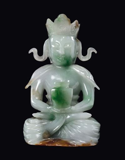 Figura di Amitaya Incornata Seduta in Giadeite con Vaso tra le Mani, Cina, XX Secolo