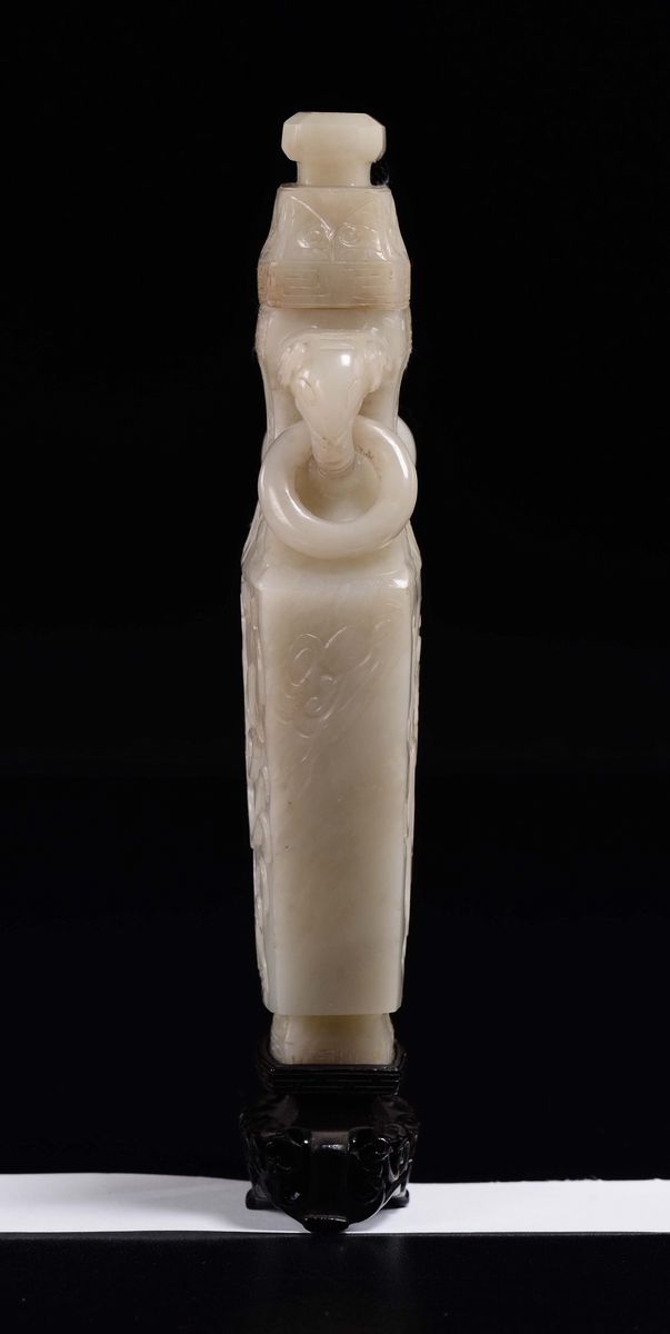 Vaso con Coperchio in Giada Bianca a Doppia Ansa Ad Anelli a Guisa di Testa di Elefante, Cina, Di...
