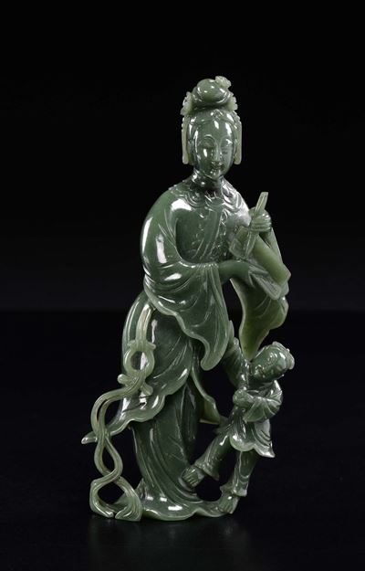 Guanyin con Fanciullo Scolpita in Giada Spinacio, Cina, XX Secolo