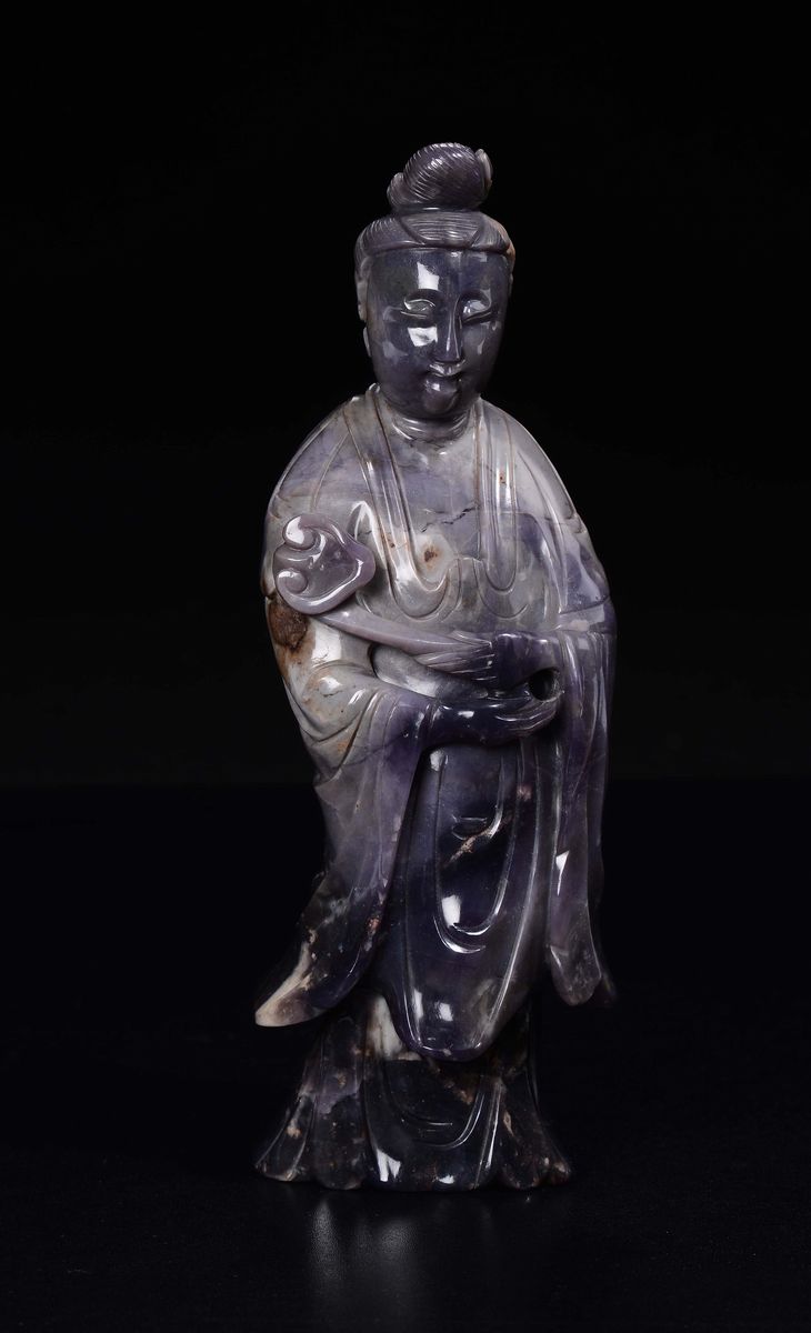 Lotto di Tre Guanyin Scolpite in Pietre Dure, Cina, XX Secolo
