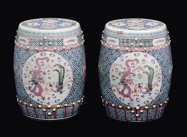A pair of Famille-Rose garden seats with phoenix and dragon within reserves, China, Qing Dynasty, late 19th century
