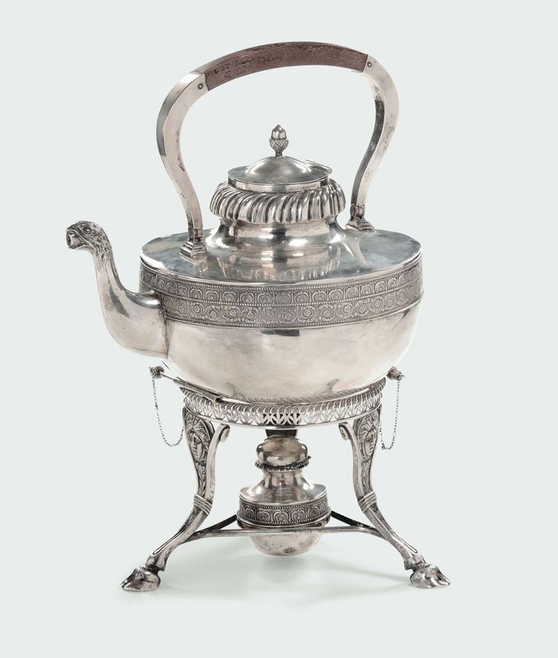 Grande samovar in argento fuso. sbalzato e cesellato, punzone di garanzia per Venezia in uso dal 1812 al 1872  - Asta Fine Silvers - I - Cambi Casa d'Aste