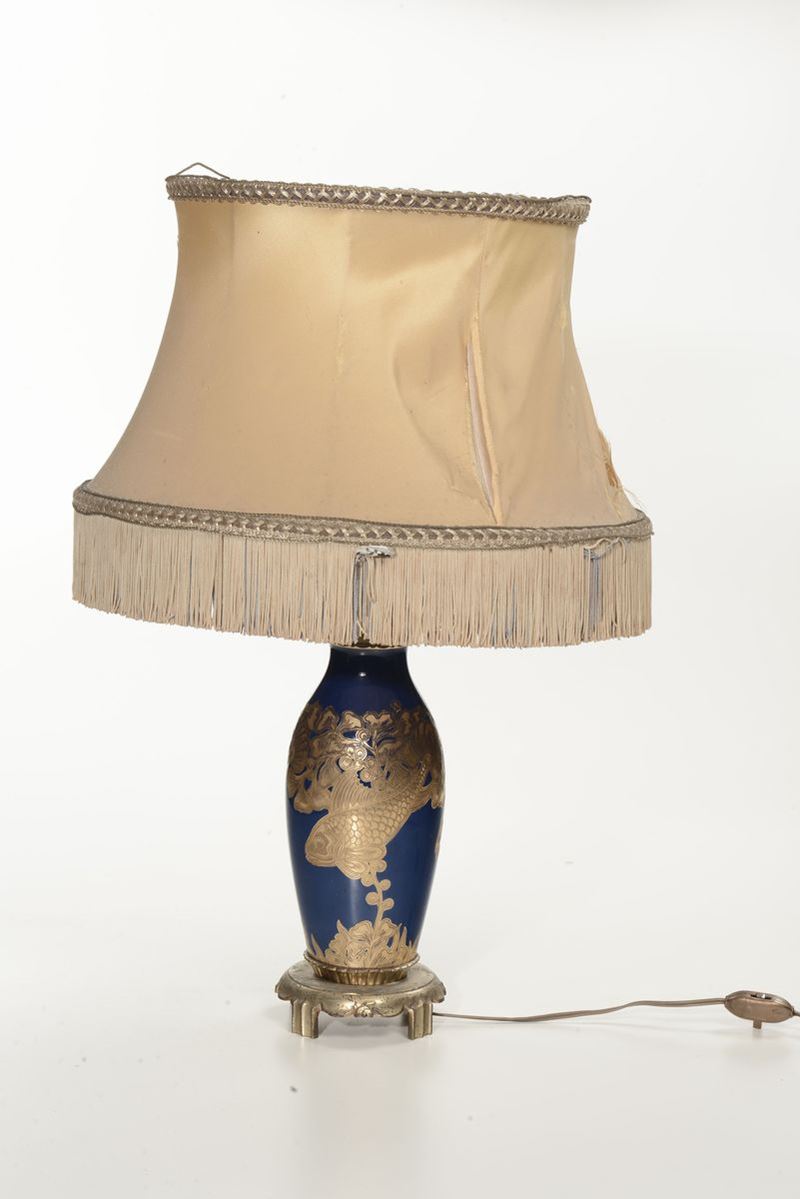 Lampada da tavolo in porcellana, XX secolo  - Asta Arredi dalle dimore degli eredi Ercole Marelli e altre provenienze - Cambi Casa d'Aste