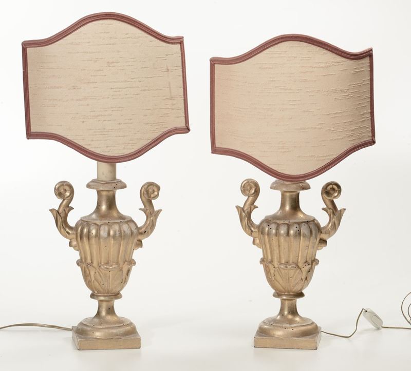 Coppia di lumi in legno intagliato e dorato, XIX secolo  - Asta Antiquariato e Dipinti Antichi - I - Cambi Casa d'Aste