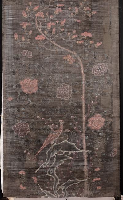 Coppia di Pannelli in Tessuto Dipinti con Pavoni e Fiori