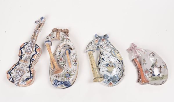 Lotto di quattro piccole maioliche policrome, XIX-XX secolo