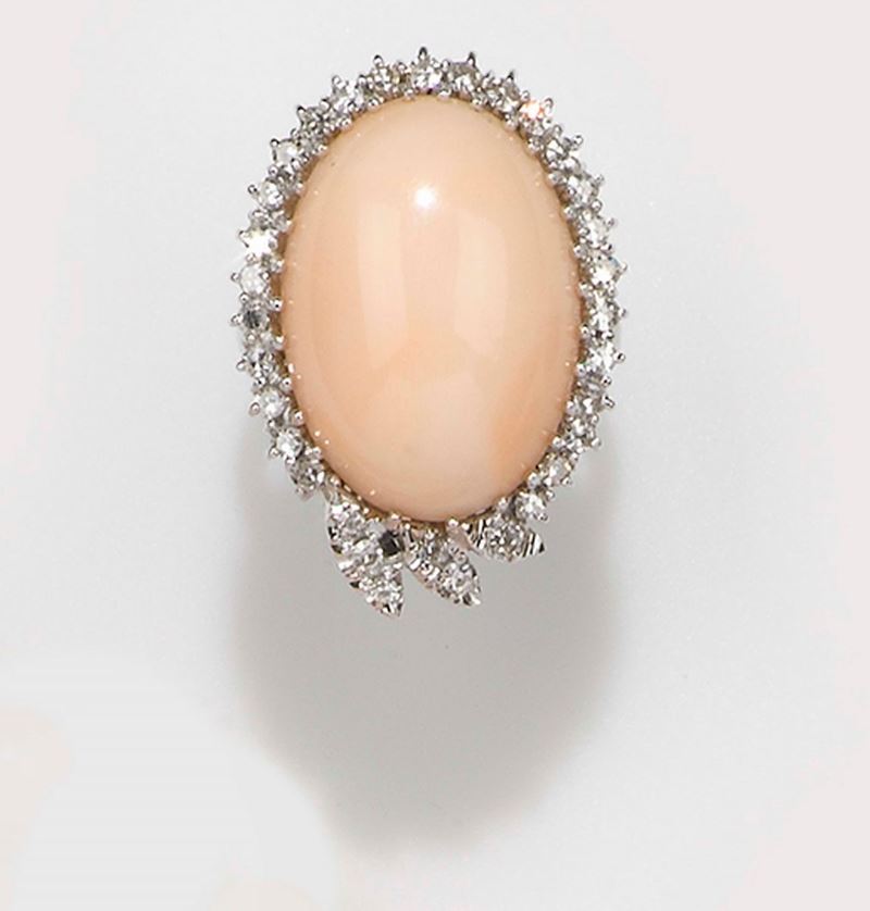 A coral and diamond cluster ring  - Auction Fine Jewels - II - Cambi Casa d'Aste
