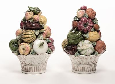 Coppia di Cesti con Frutta in Ceramica Policroma