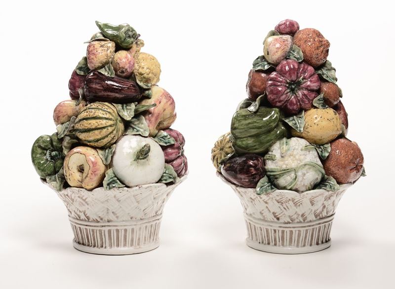 Coppia di cesti con frutta in ceramica policroma  - Asta Antiquariato e Dipinti Antichi - I - Cambi Casa d'Aste