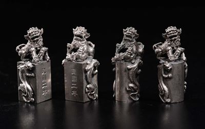 Quattro Sigilli in Silver Sormontati da Cani di Pho con Iscrizioni, Cina, Dinastia Qing, XIX Seco...