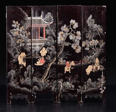 Piccolo Paravento a Quattro Ante in Legno con Laccatura Raffigurante Fanciulli che Giocano, Cina,...
