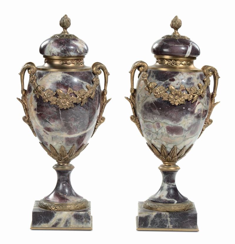 Coppia di cassolettes in marmo e bronzo dorato, Francia XIX secolo  - Asta Antiquariato e Dipinti Antichi - I - Cambi Casa d'Aste