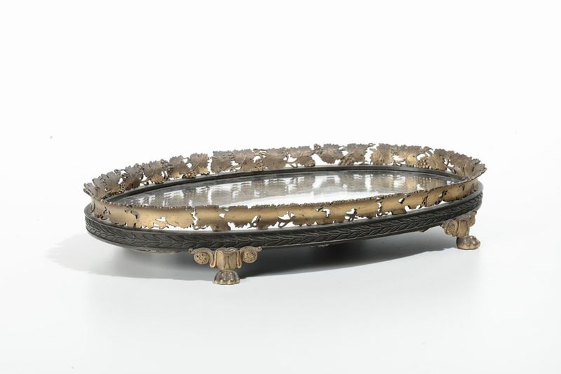 Vassoio in bronzo dorato  - Asta Antiquariato e Dipinti Antichi - I - Cambi Casa d'Aste