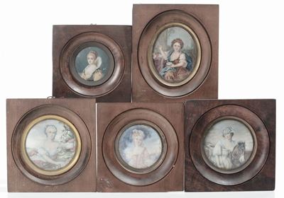 Cinque Miniature Diverse con Cornice in Legno