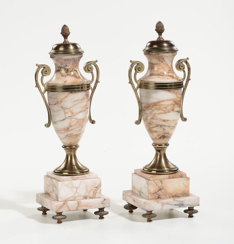 Coppia di cassolettes in marmo e bronzo dorato  - Asta Antiquariato e Dipinti Antichi - I - Cambi Casa d'Aste