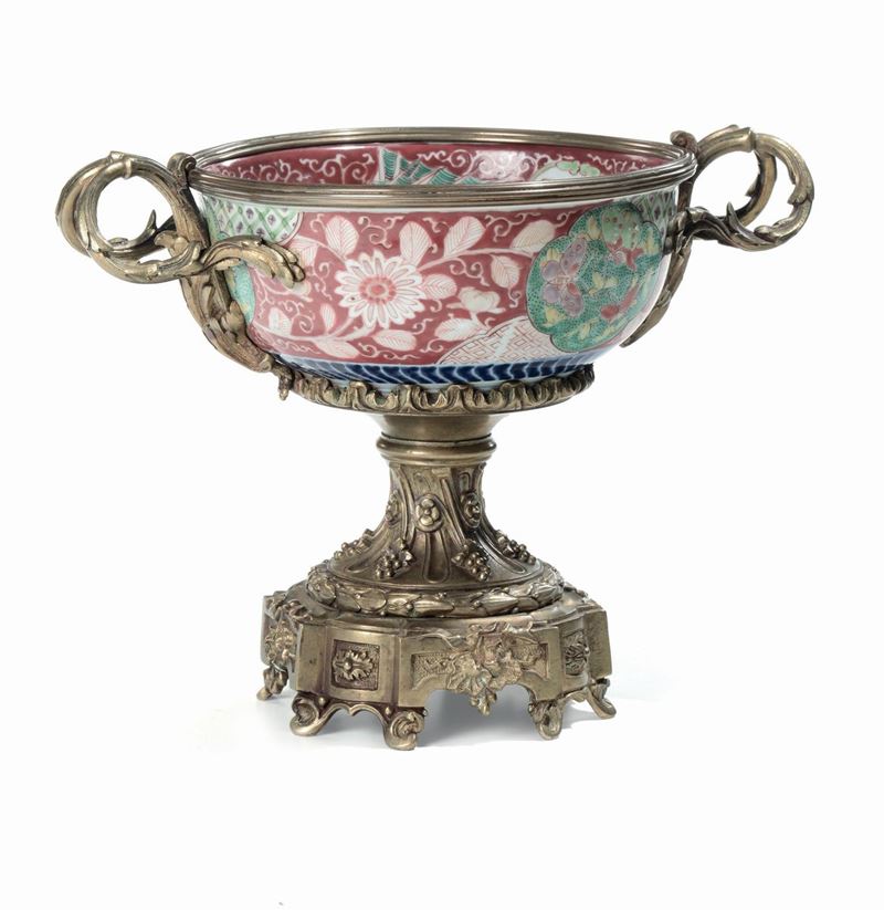 Coppa in porcellana policroma con montatura in bronzo dorato, Francia XIX secolo  - Asta Antiquariato e Dipinti Antichi - I - Cambi Casa d'Aste