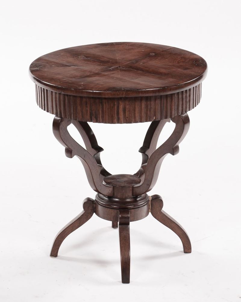 Tavolino circolare con fascia decorata a scanalature  - Asta Arredi dalle dimore degli eredi Ercole Marelli e altre provenienze - Cambi Casa d'Aste