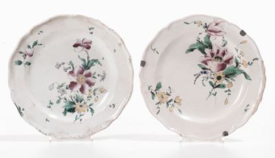 Coppia di Piatti in Maiolica Policroma, Savona, Jacques Boselly