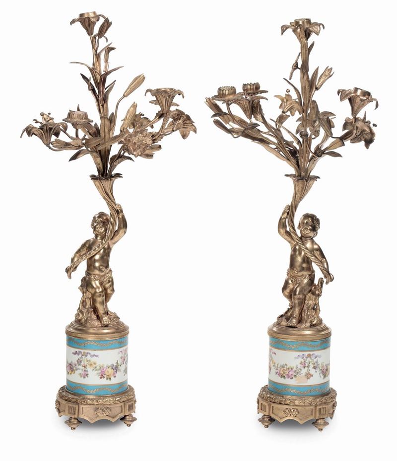 Coppia di candelabri raffiguranti putti, Francia XIX secolo  - Asta Antiquariato e Dipinti Antichi - I - Cambi Casa d'Aste